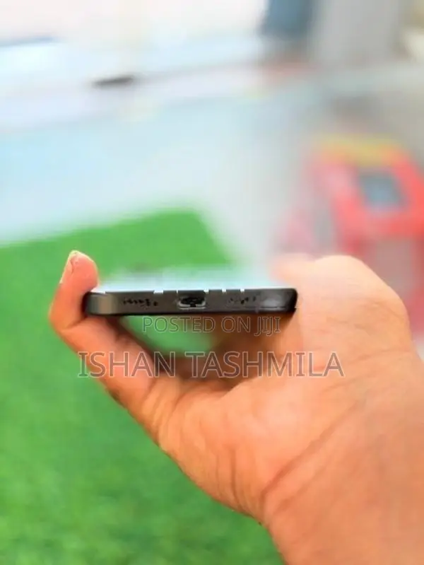 Apple iPhone 16 (Used)