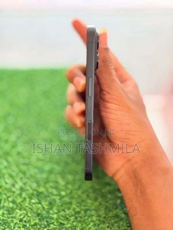 Apple iPhone 16 (Used)