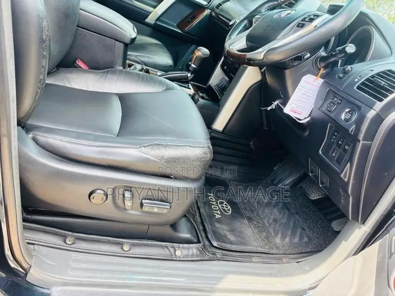 Toyota Land Cruiser Prado 2013