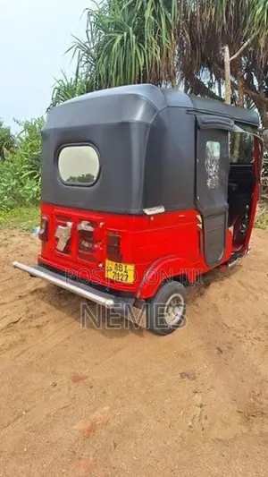 Bajaj RE Three Wheeler 2016