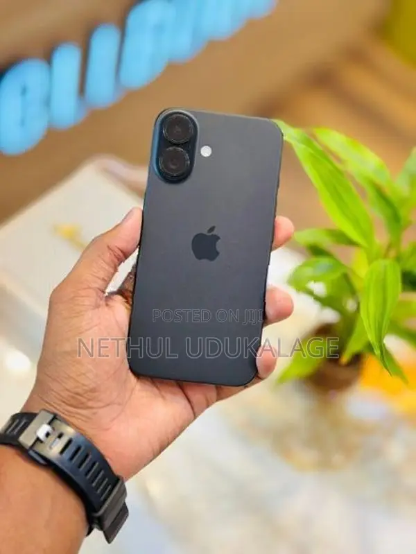 Apple iPhone 16 128GB (Black) (Used)
