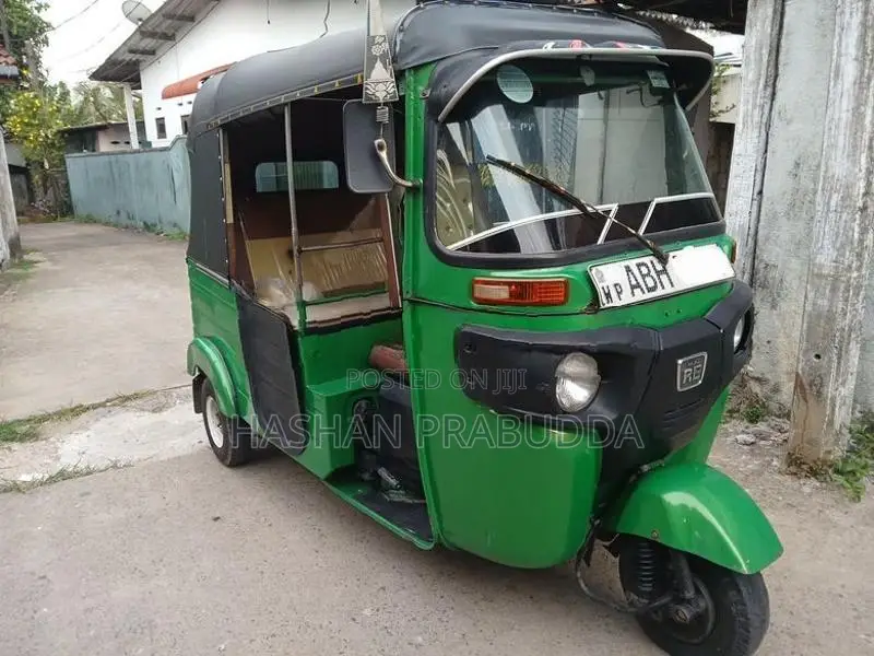 Bajaj RE 2015