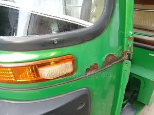 Bajaj RE 2015