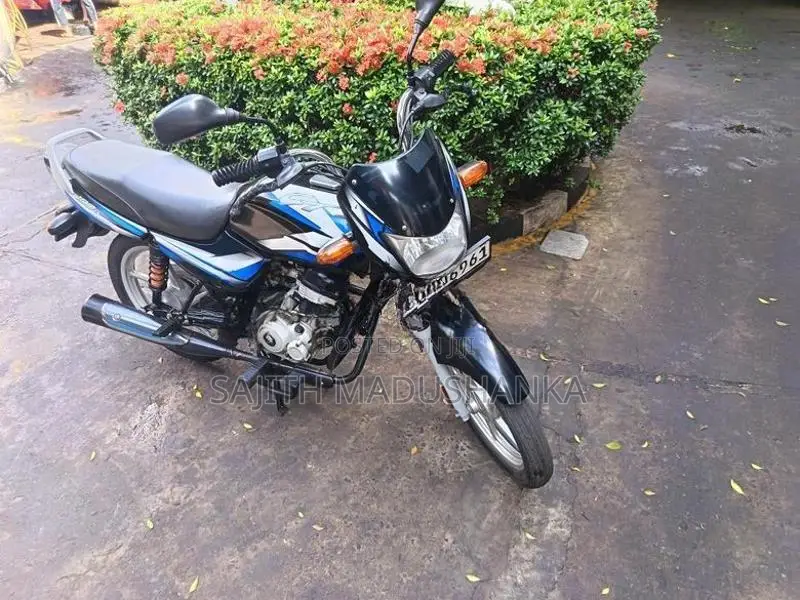Bajaj CT100 E5 2023