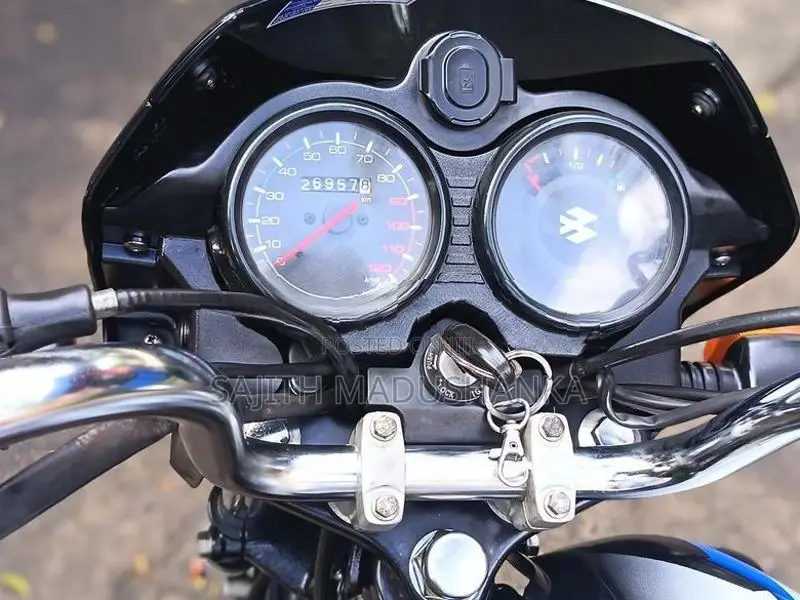 Bajaj CT100 E5 2023