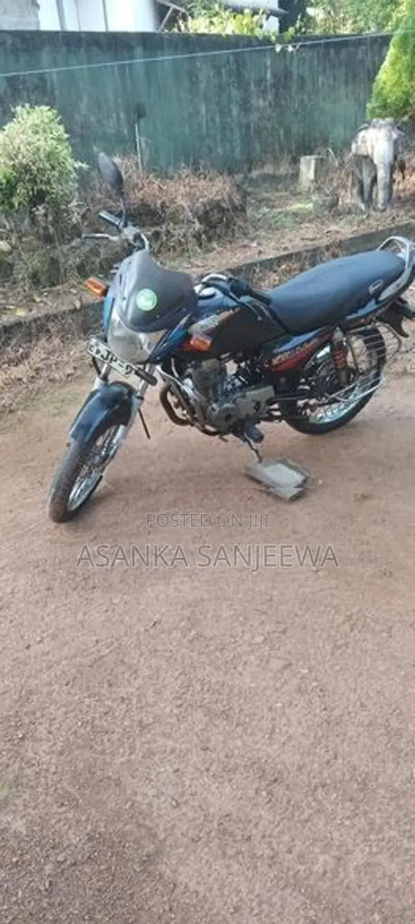 Bajaj Caliber 2005