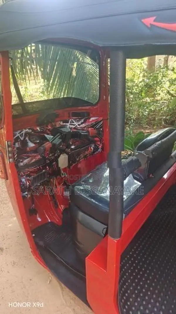Bajaj RE 2015