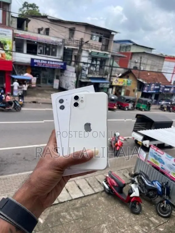 Apple iPhone 11 (Used)