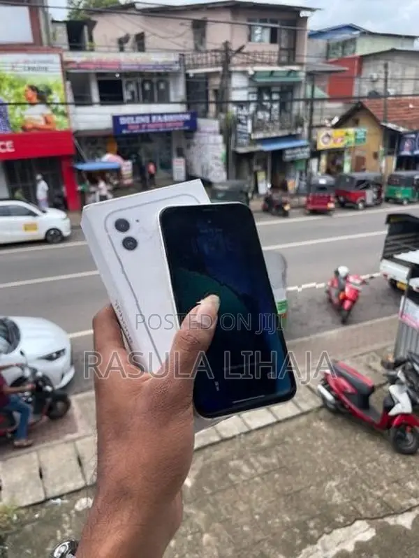 Apple iPhone 11 (Used)
