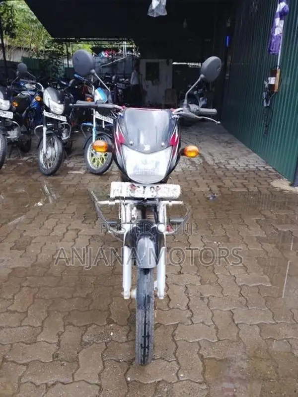 Bajaj CT100 2018