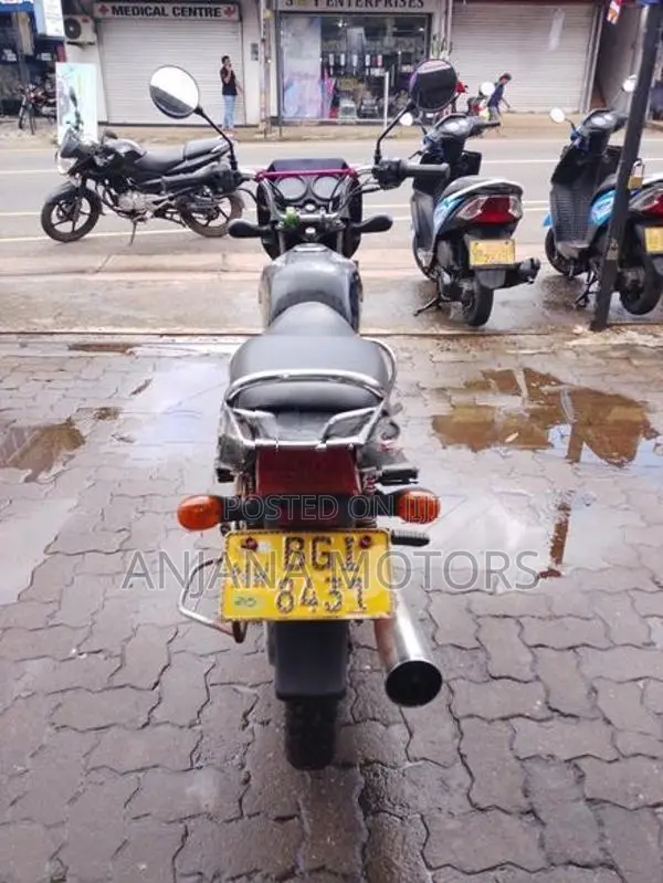 Bajaj CT100 2018