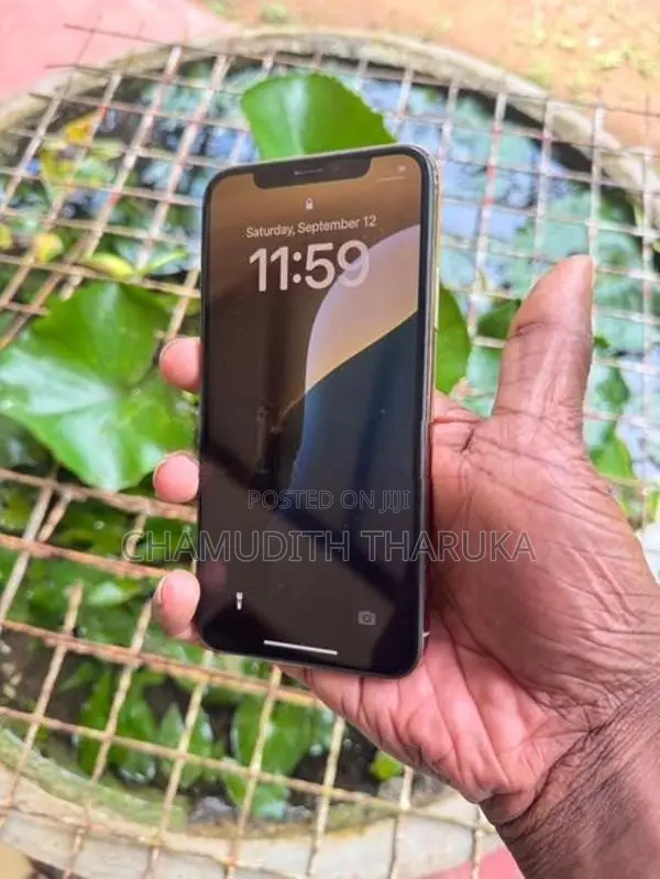 Apple iPhone XS (Used)