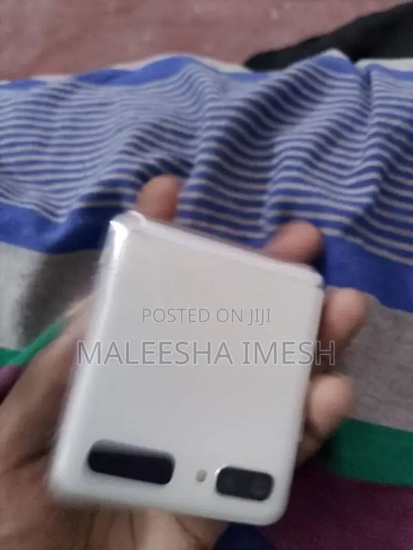 Samsung Galaxy Z Flip (Used)