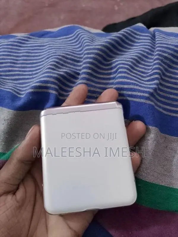 Samsung Galaxy Z Flip (Used)