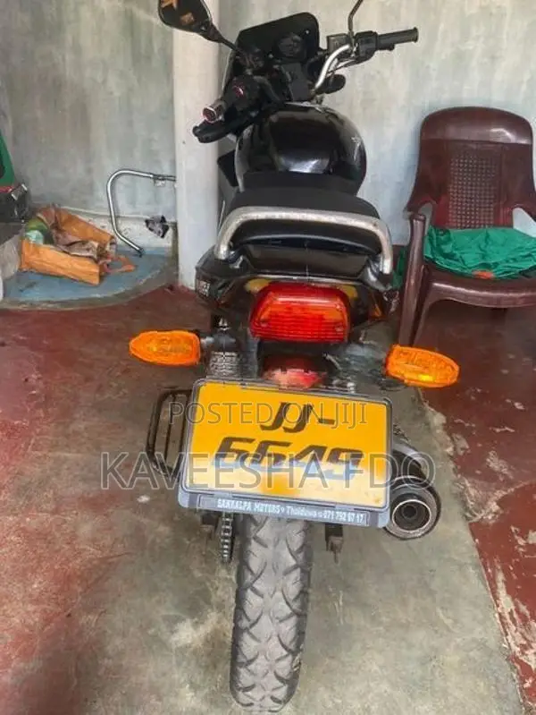 Bajaj Pulsar 150 2005