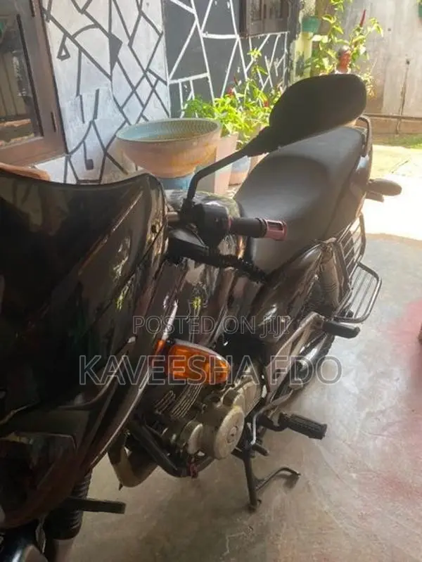 Bajaj Pulsar 150 2005
