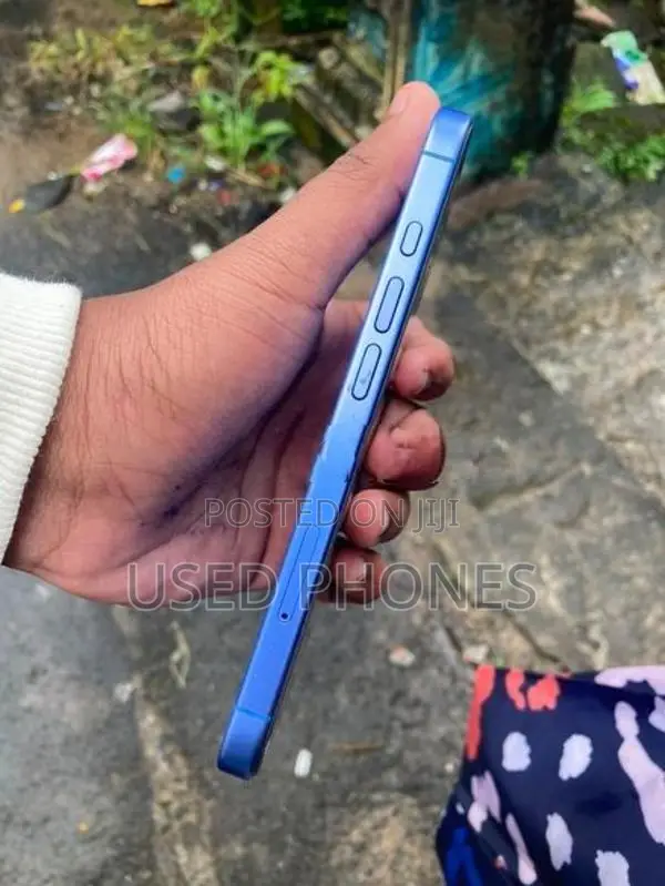 Apple iPhone 16 (Used)