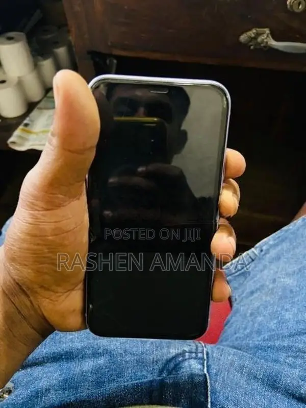 Apple iPhone 11 (Used)