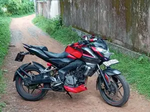 Bajaj Pulsar NS200 2017