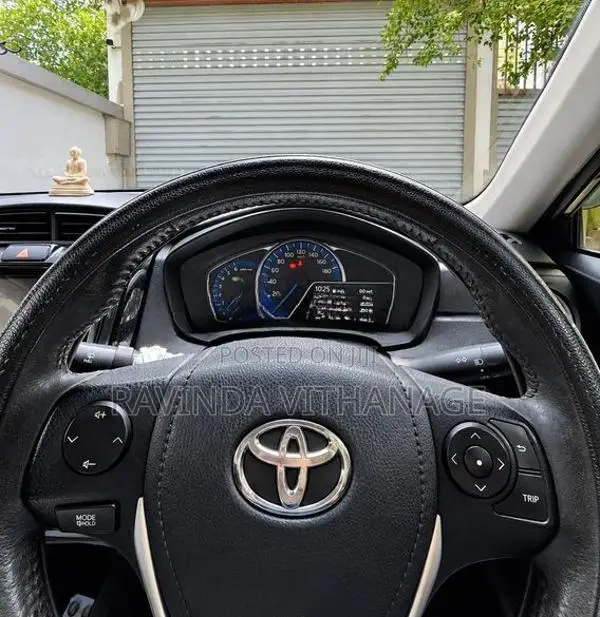 Toyota Axio 2013