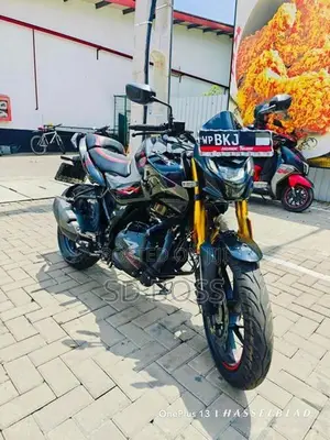 Hero Hunk 160R 4V 2026