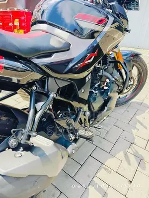 Hero Hunk 160R 4V 2026