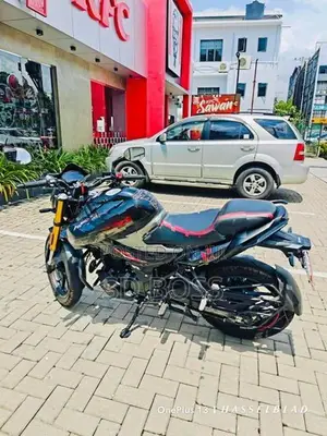 Hero Hunk 160R 4V 2026