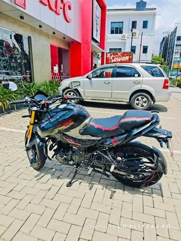 Hero Hunk 160R 4V 2026