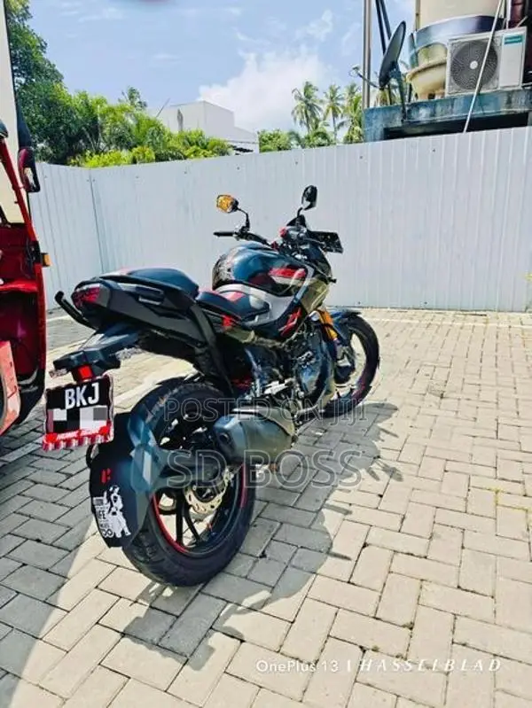 Hero Hunk 160R 4V 2026