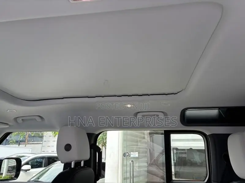 Land Rover Defender 110 X Dynamic 2025