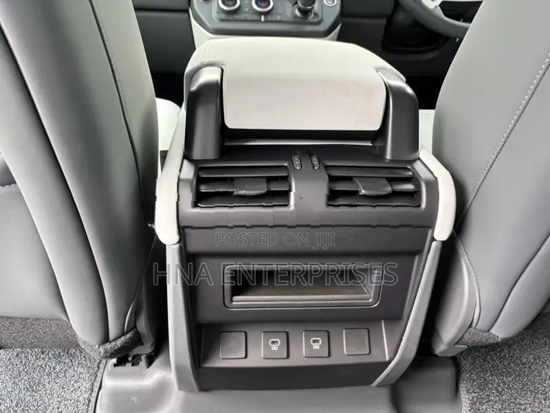 Land Rover Defender 110 X Dynamic 2025