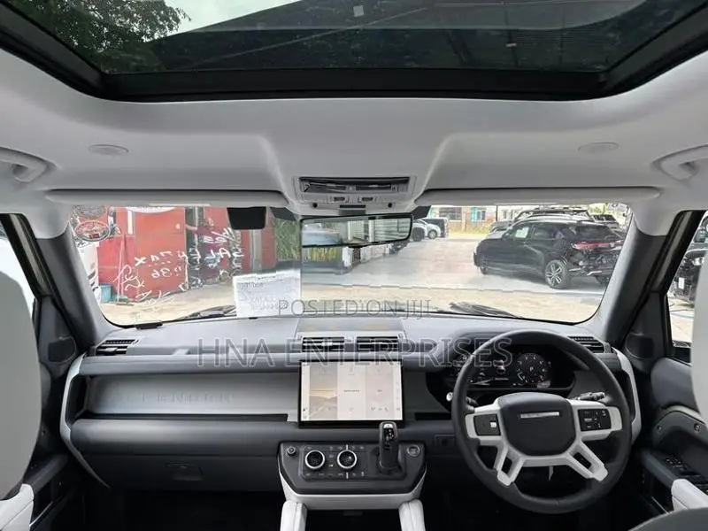 Land Rover Defender 110 X Dynamic 2025