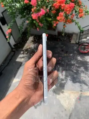 Apple iPhone XR (Used)