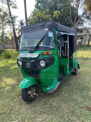 Bajaj RE 2016