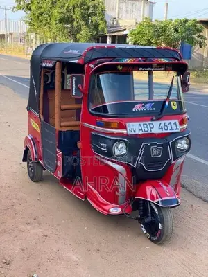 Bajaj RE 2017