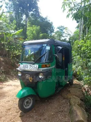 Bajaj RE 2015