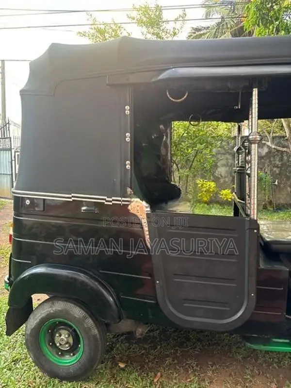Bajaj RE 2012