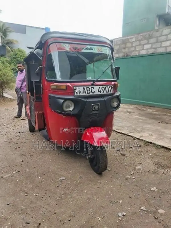 Bajaj RE 2015