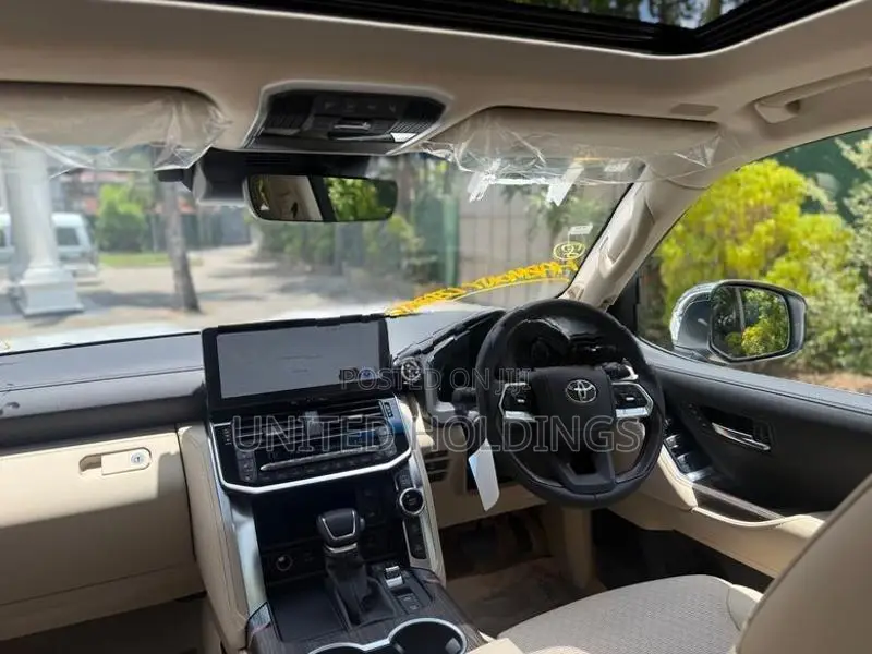 Toyota Land Cruiser Sahara LC300 ZX V6 2026
