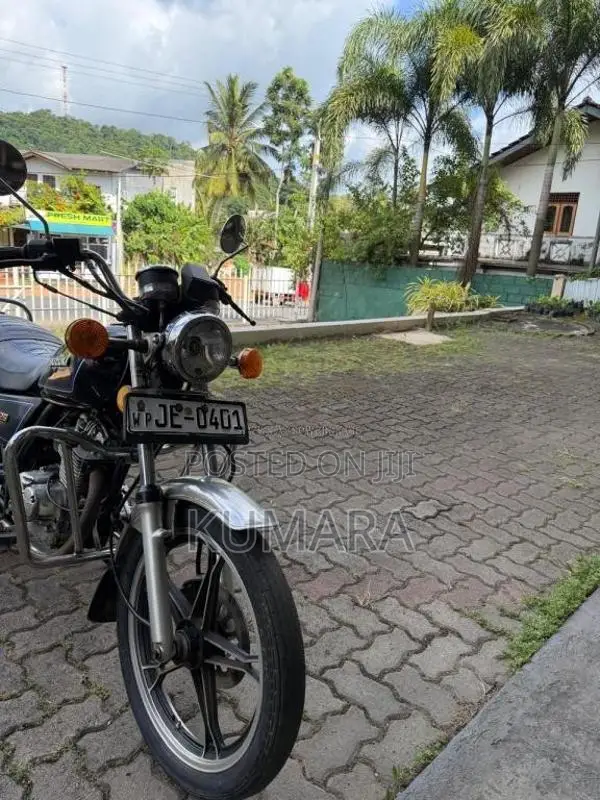 Suzuki GN125 2000 Motorbike (Used)