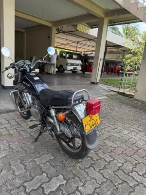 Suzuki GN125 2000 Motorbike (Used)