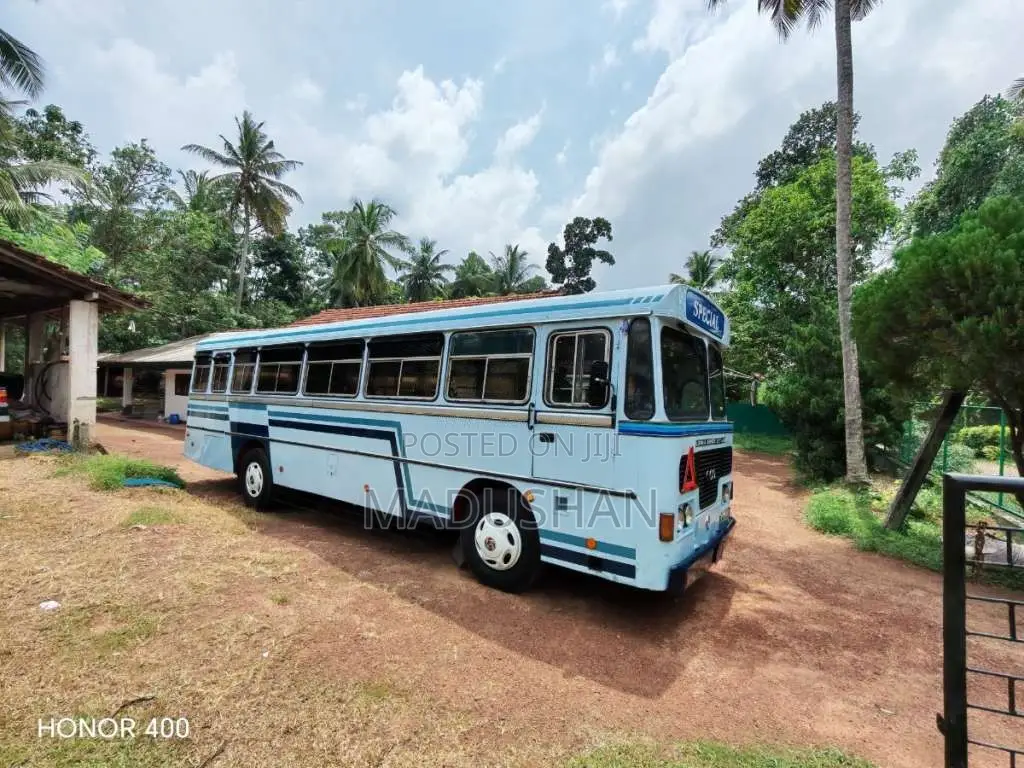 Ashok-Leyland Viking 2005 Bus (Used)
