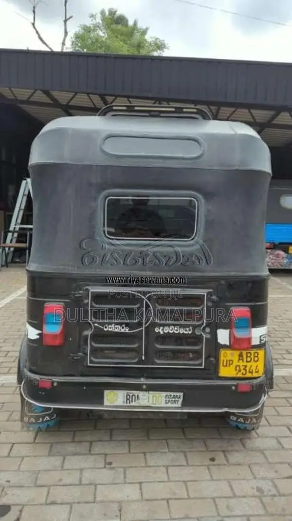 Bajaj 4 Stroke 2015 Three Wheel (Used)