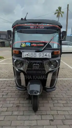 Bajaj 4 Stroke 2015 Three Wheel (Used)