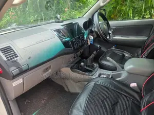 Toyota Hilux 2011 Pickup (Used)