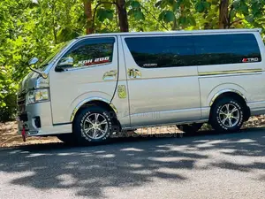 Toyota Gl 200 2006 Van (Used)