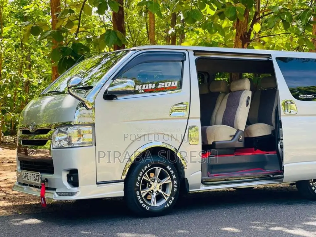 Toyota Gl 200 2006 Van (Used)