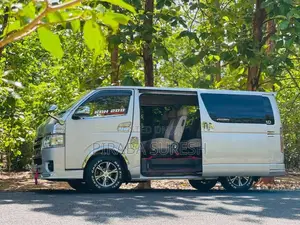 Toyota Gl 200 2006 Van (Used)