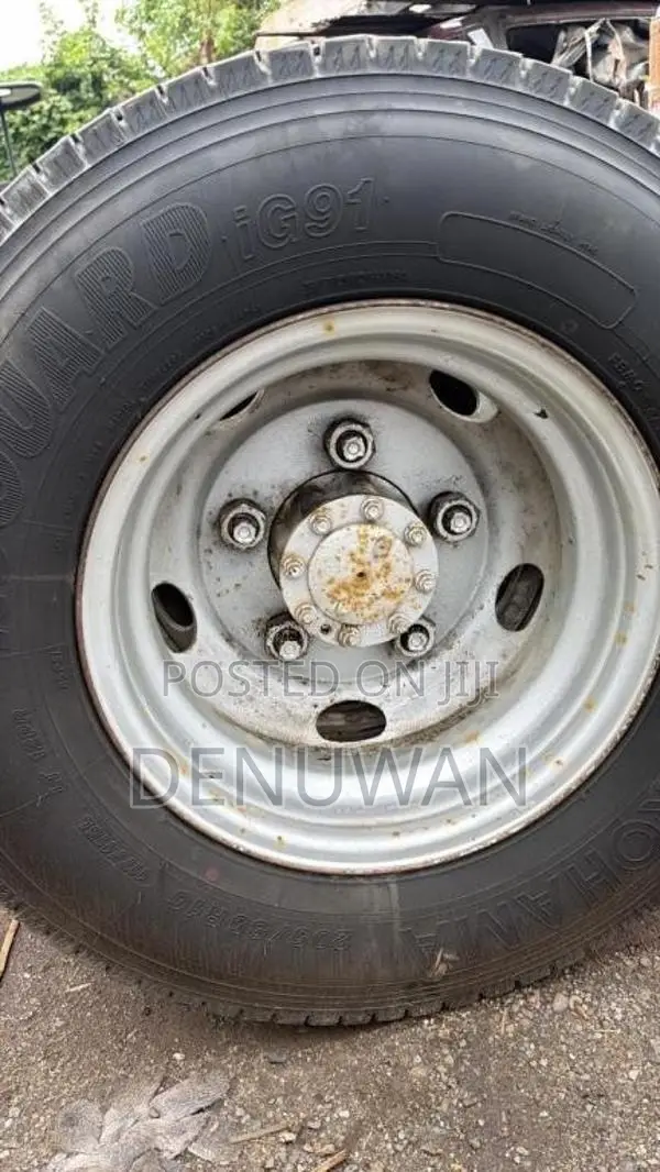 Isuzu NPR71LR 2000 Lorry (Used)