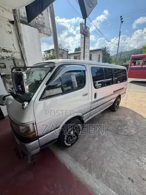 Toyota Dolphin 113 Super GL 1995 Van (Used)